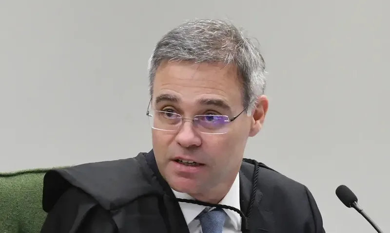 TSE começa a decidir sobre remoção de posts ligados a Flávio Bolsonaro