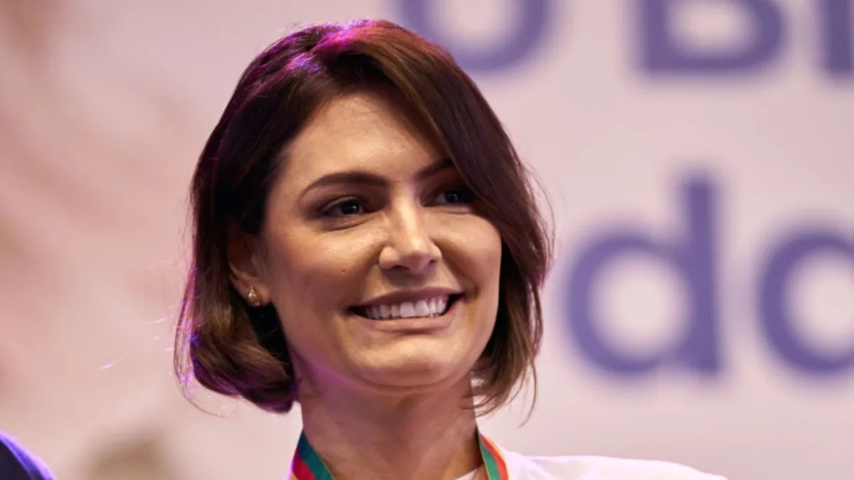 Michelle Bolsonaro fica em Brasília e não vai a ato na Paulista