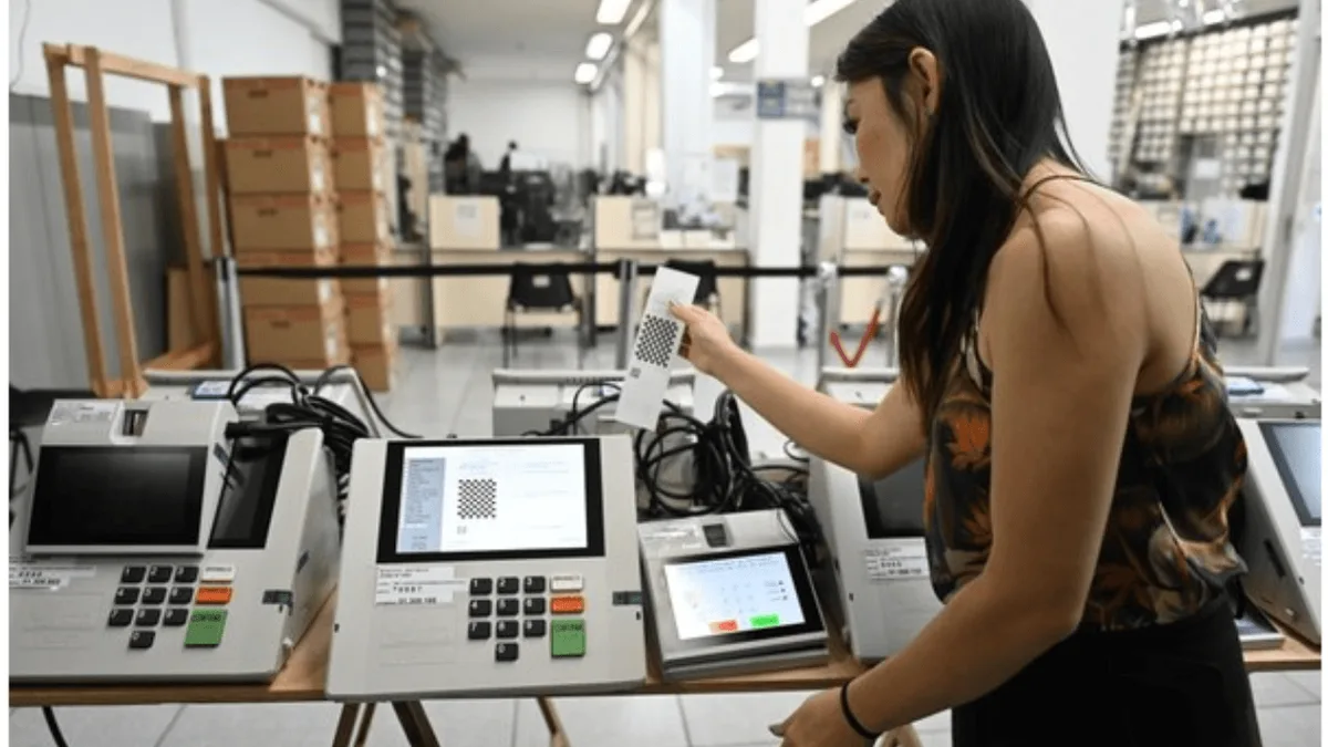 TRE-SP inicia preparação de 114.500 urnas para o primeiro turno de 2026