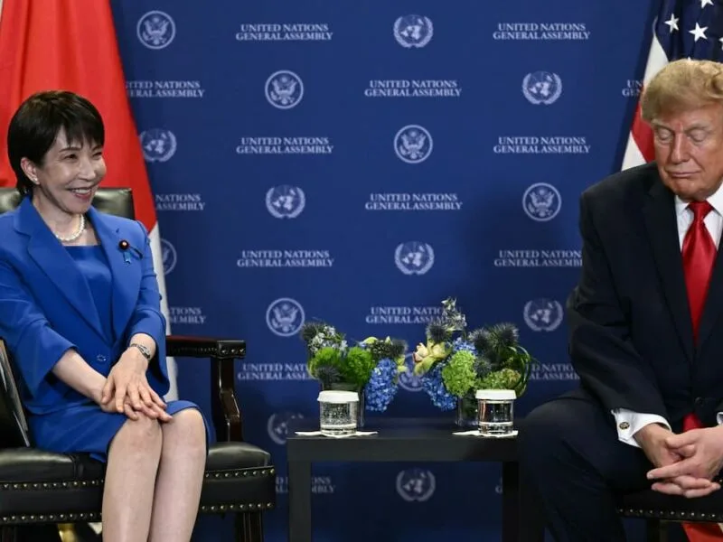 Trump manifesta preocupação com desvalorização do iene em encontro com premiê japonês