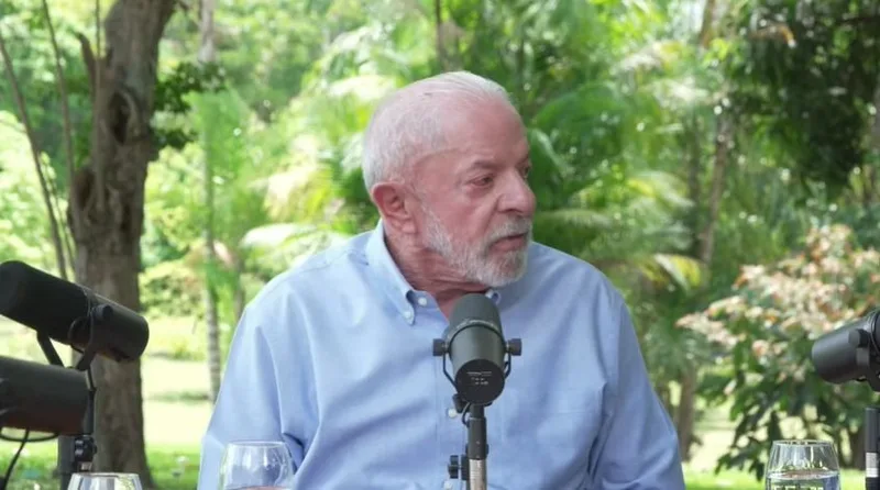Lula critica candidatura de Flávio Bolsonaro e cita apoio de milicianos