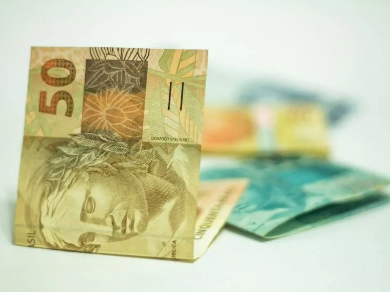 Economia brasileira cai 0,4% em julho, aponta estimativa da FGV