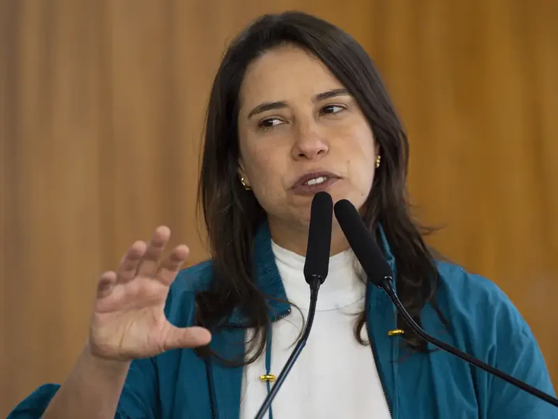 Governadora de Pernambuco se desculpa após sugerir laqueadura sem ciência de paciente