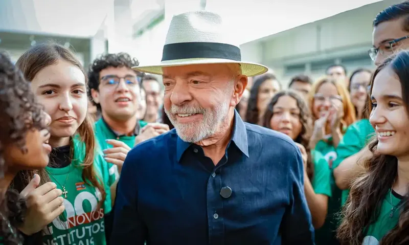 Lula chega a 58,3% em Pernambuco, enquanto Flávio Bolsonaro recua, aponta pesquisa