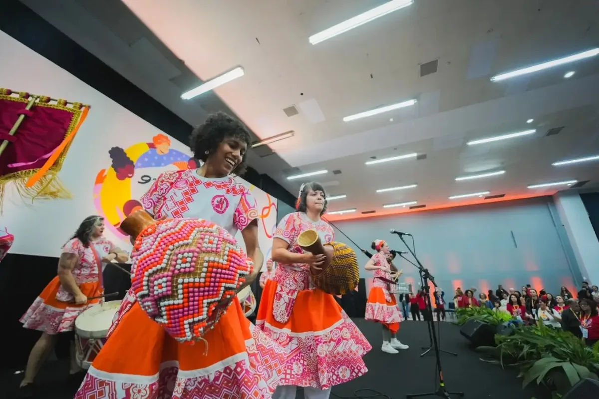 Baque Mulher marca 10 anos em Curitiba com maracatu, debates e shows