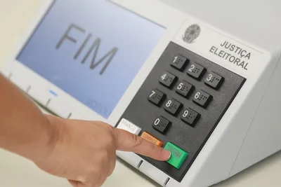 Como a urna eletrônica mantém o voto protegido antes, durante e depois da eleição