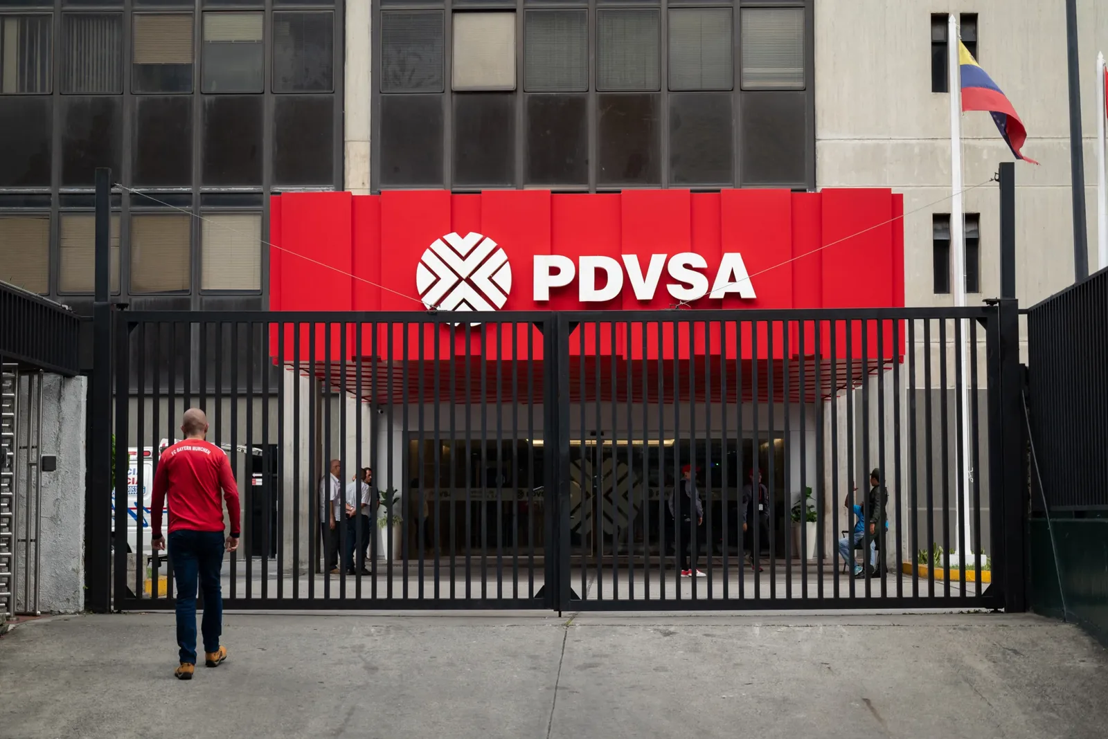 EUA autorizam negócios limitados com estatal de petróleo da Venezuela