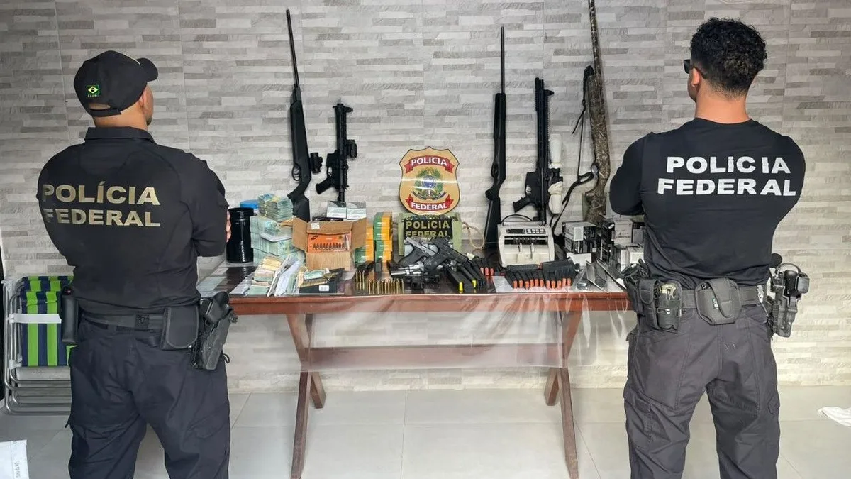 PF apreende 44 armas e dinheiro em investigação sobre registros de CACs na Bahia