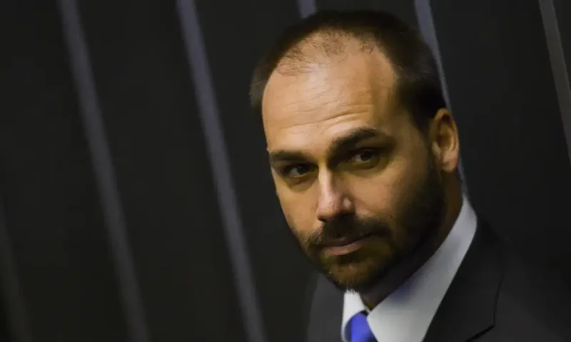 Corte fixa detenção e multa a Eduardo Bolsonaro por difamação contra Tabata