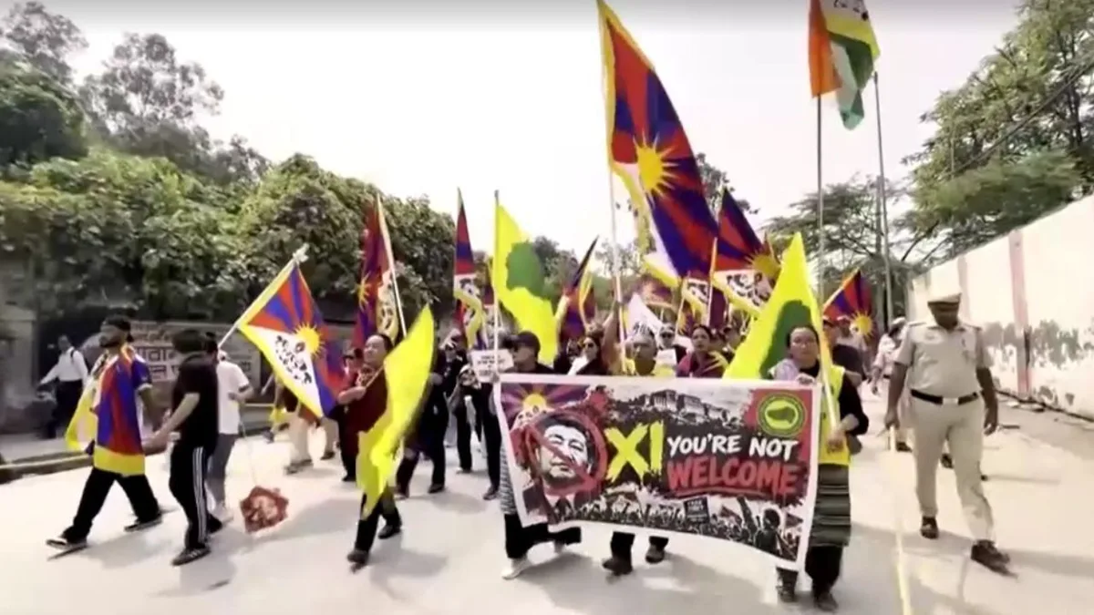 Exilados tibetanos protestam em Nova Déli antes da cúpula dos Brics