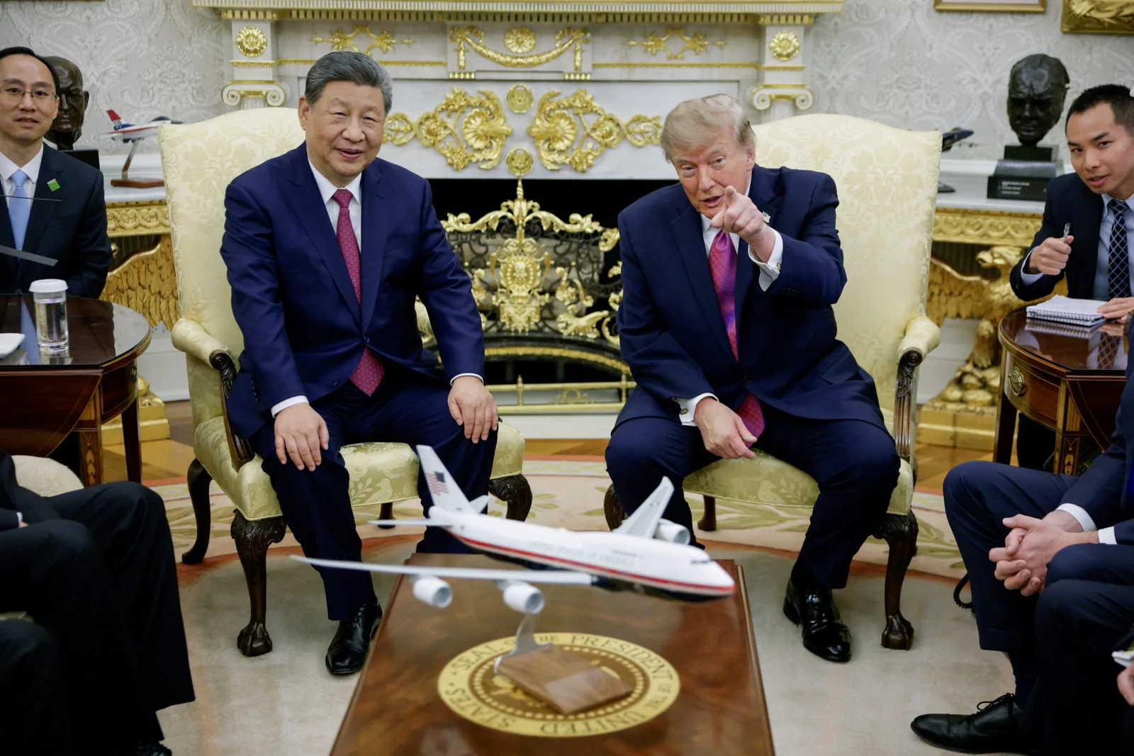Trump chama encontro com Xi de produtivo e propõe trocar nome de inteligência artificial