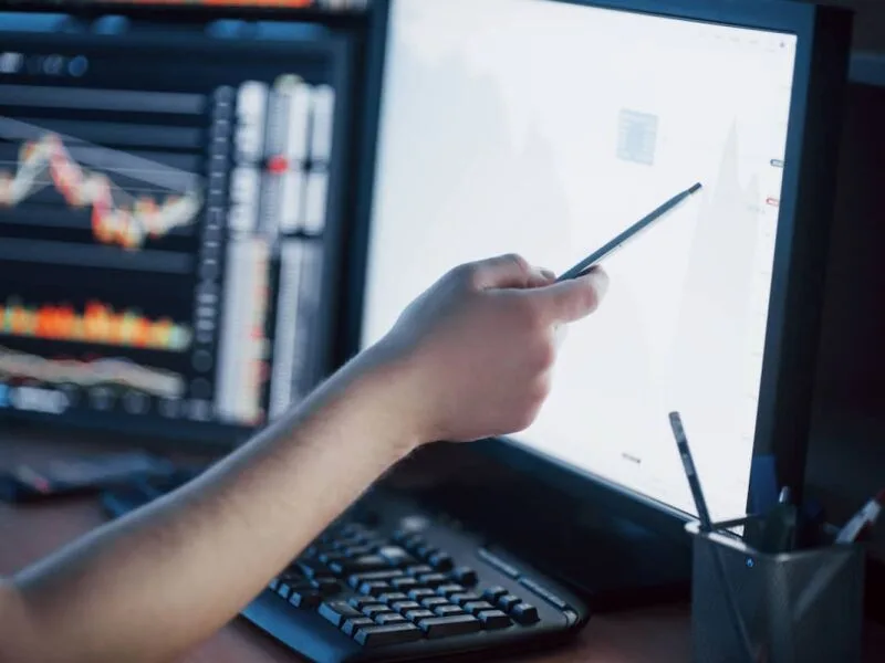 Ibovespa oscila perto da estabilidade com exterior cauteloso e eleição no radar
