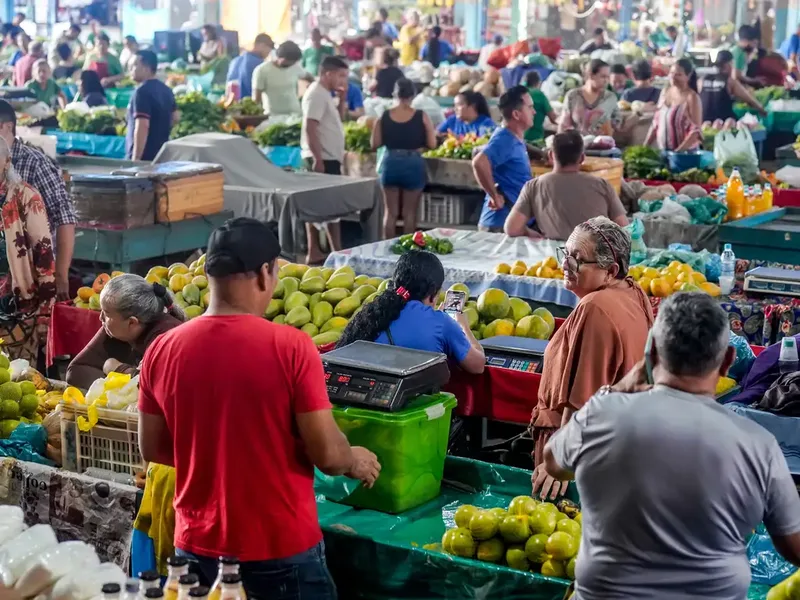 Banco Central reduz estimativa para consumo das famílias em 2026