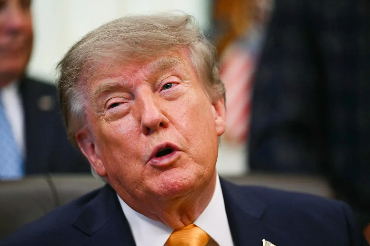 Ataques no Estreito de Ormuz elevam petróleo enquanto Trump prevê desfecho da guerra