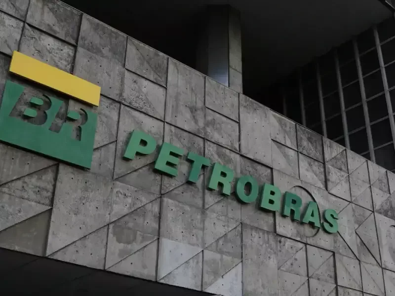 Petrobras fecha acordos para explorar oito blocos na Costa do Marfim