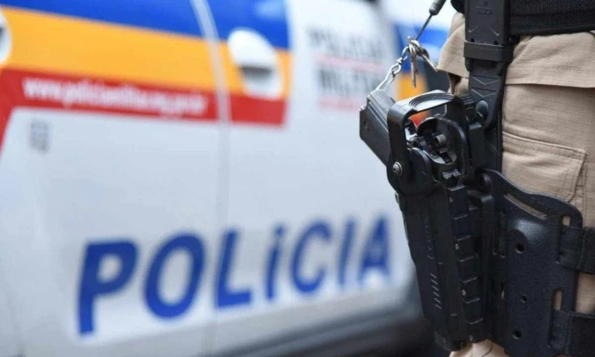 Homem é preso após prender filha de 4 anos e ameaçar incendiar imóvel em MG
