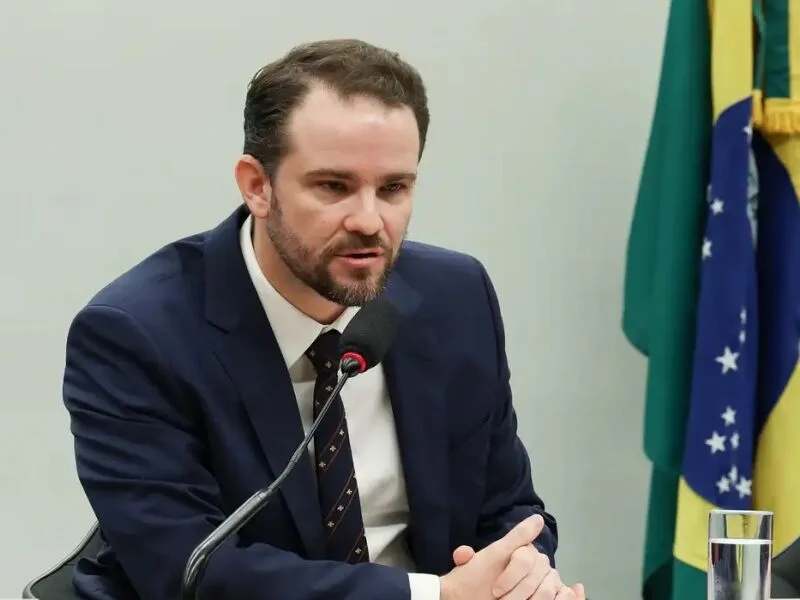 Durigan diz que governos anteriores não controlavam remessas internacionais