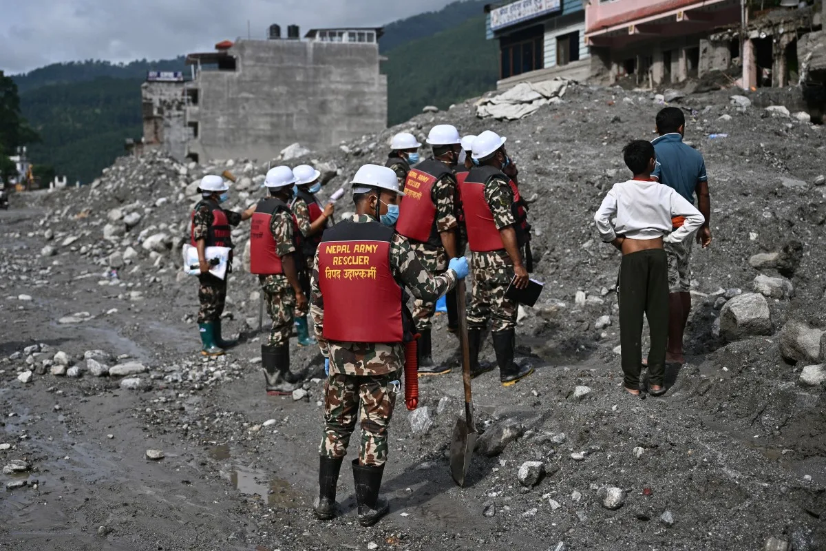 Nepal decreta luto nacional enquanto buscas por desaparecidos continuam