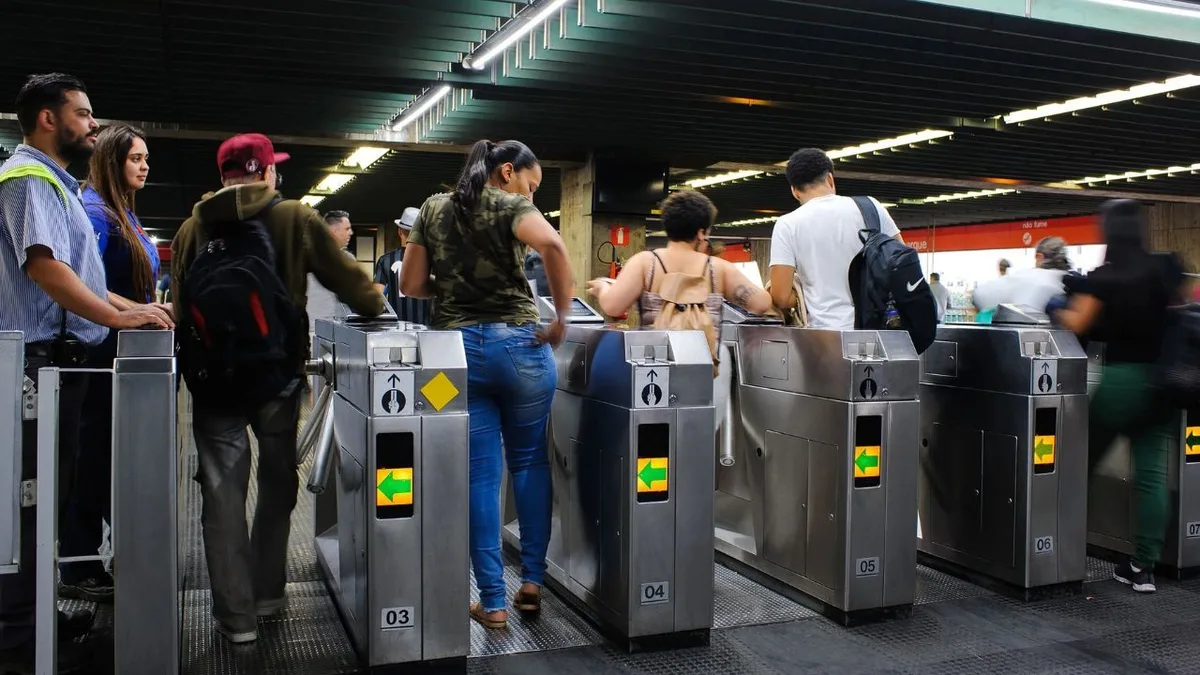 Metrô de São Paulo libera aproximação em quatro linhas