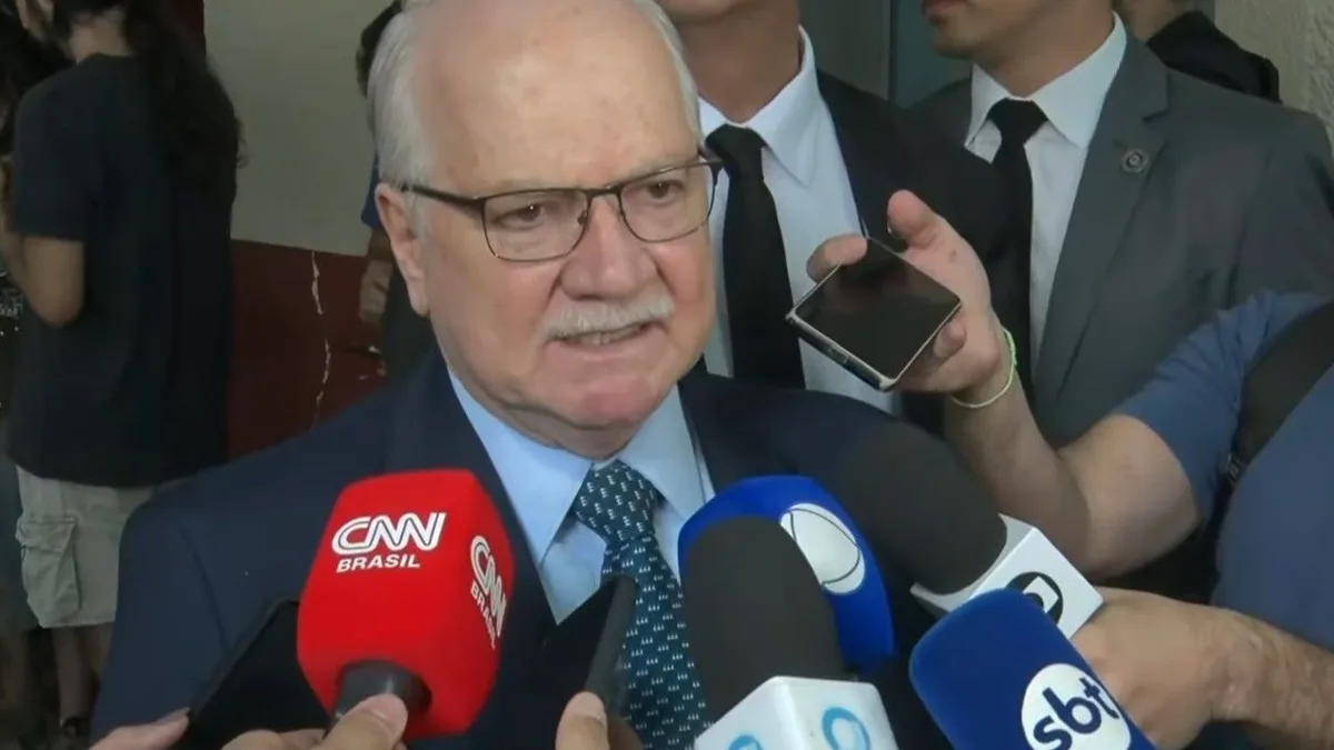 Fachin vota em Brasília e destaca papel das eleições na democracia